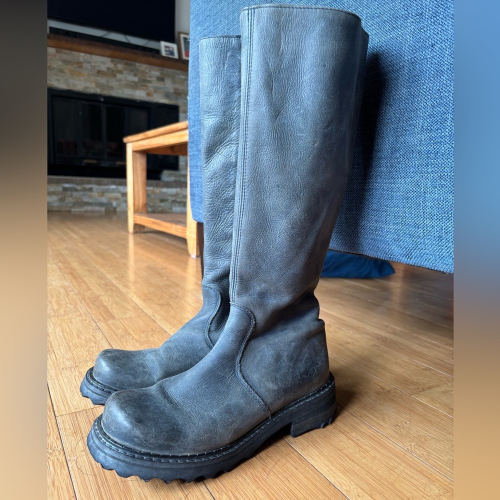 JOHN FLUEVOG Under knee boots size says 5.5 which equals size 7 or 7 1/2 in US.